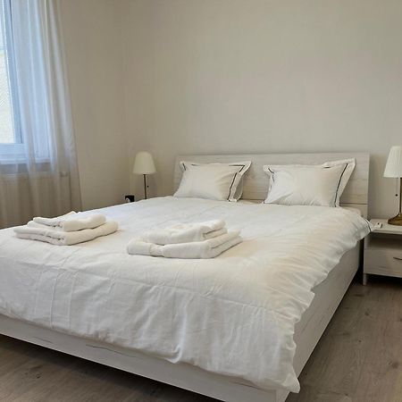 Elegant Escape Apartment I - City Centre บราติสลาวา ภายนอก รูปภาพ