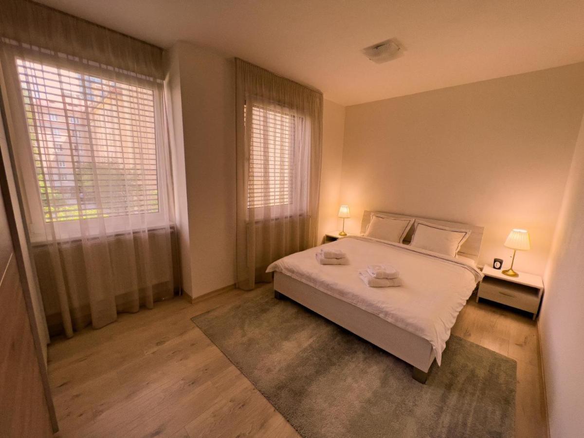 Elegant Escape Apartment I - City Centre บราติสลาวา ภายนอก รูปภาพ